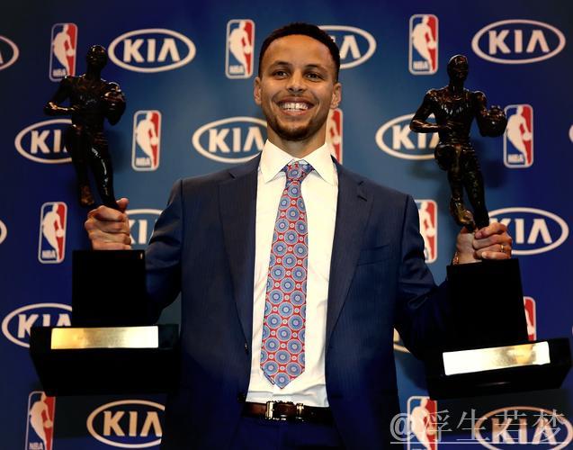 库里：每位球员都需充满信心，为球队贡献力量