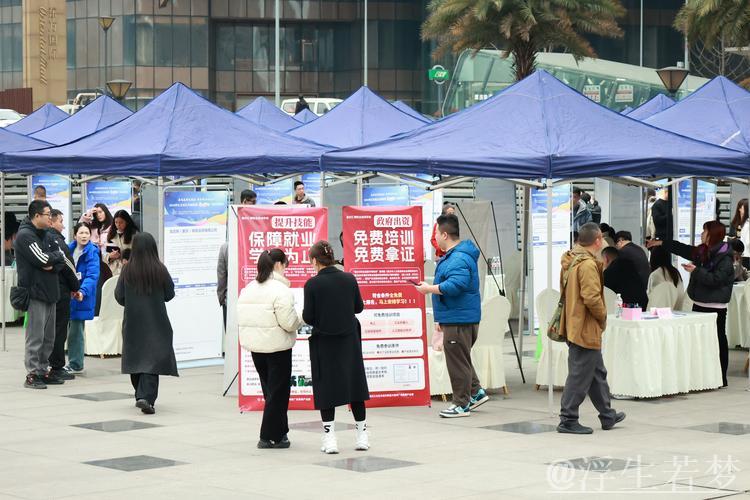 商圈招聘会凝心聚力，各地举措稳就业促扩岗